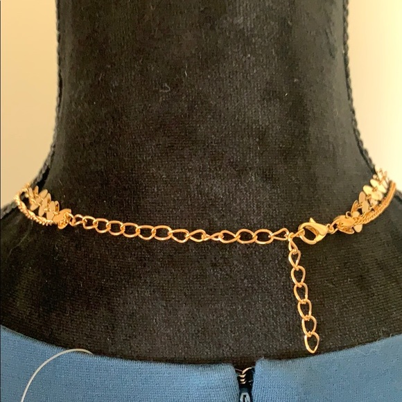 Beautiful Gold and Rhinestone Necklace - Picture 4 of 4